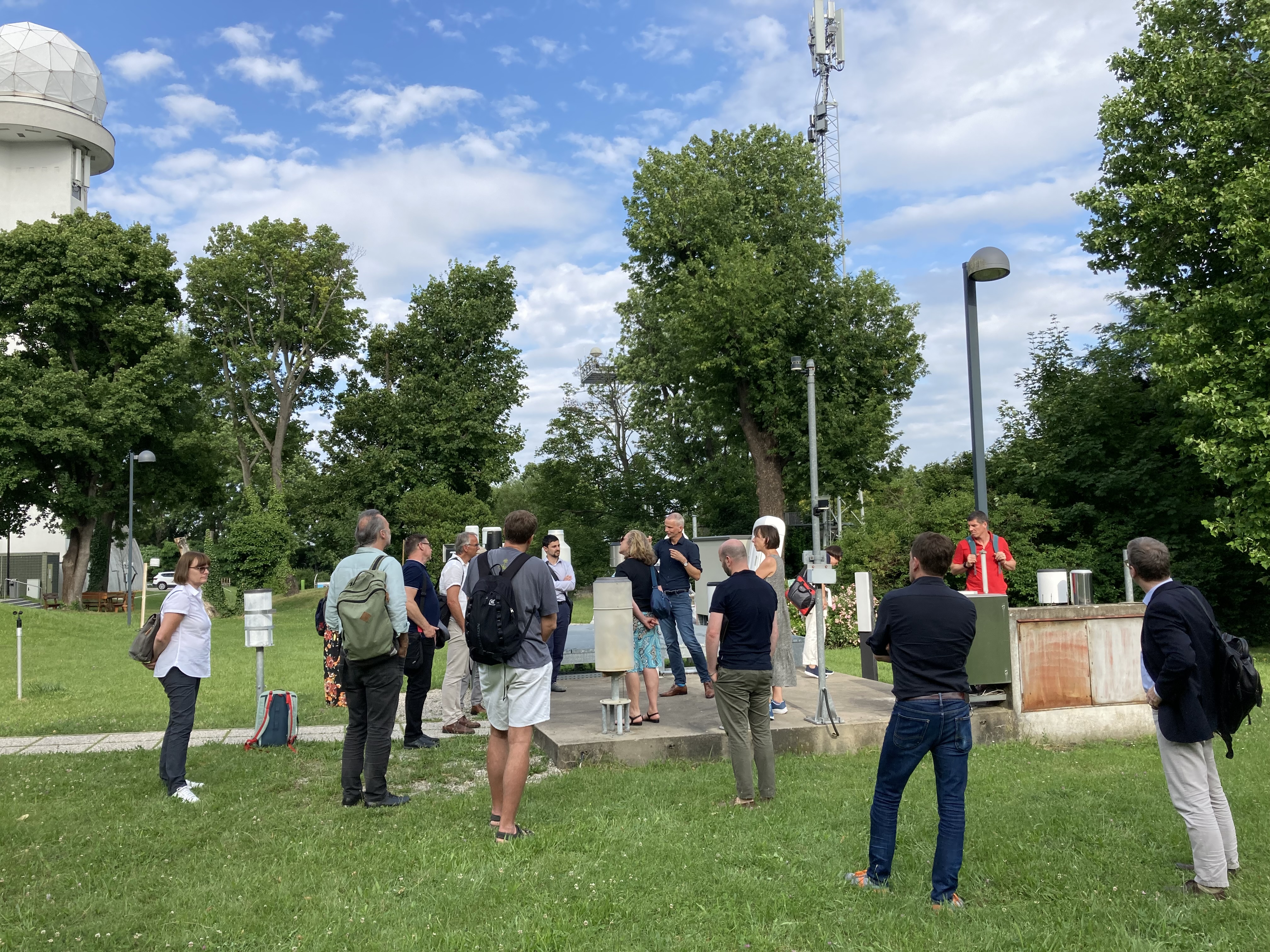 Foto des ersten Noon to Noon Treffens der ASDR Plattform im Mess-Garten der Hohen Warte in Wien bei der GeoSphere Austria